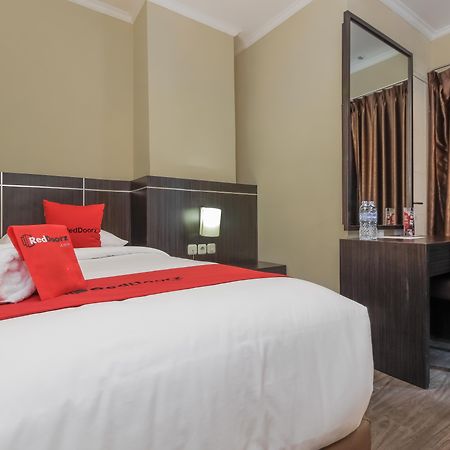 Reddoorz Plus @ Thamrin Yakarta Exterior foto