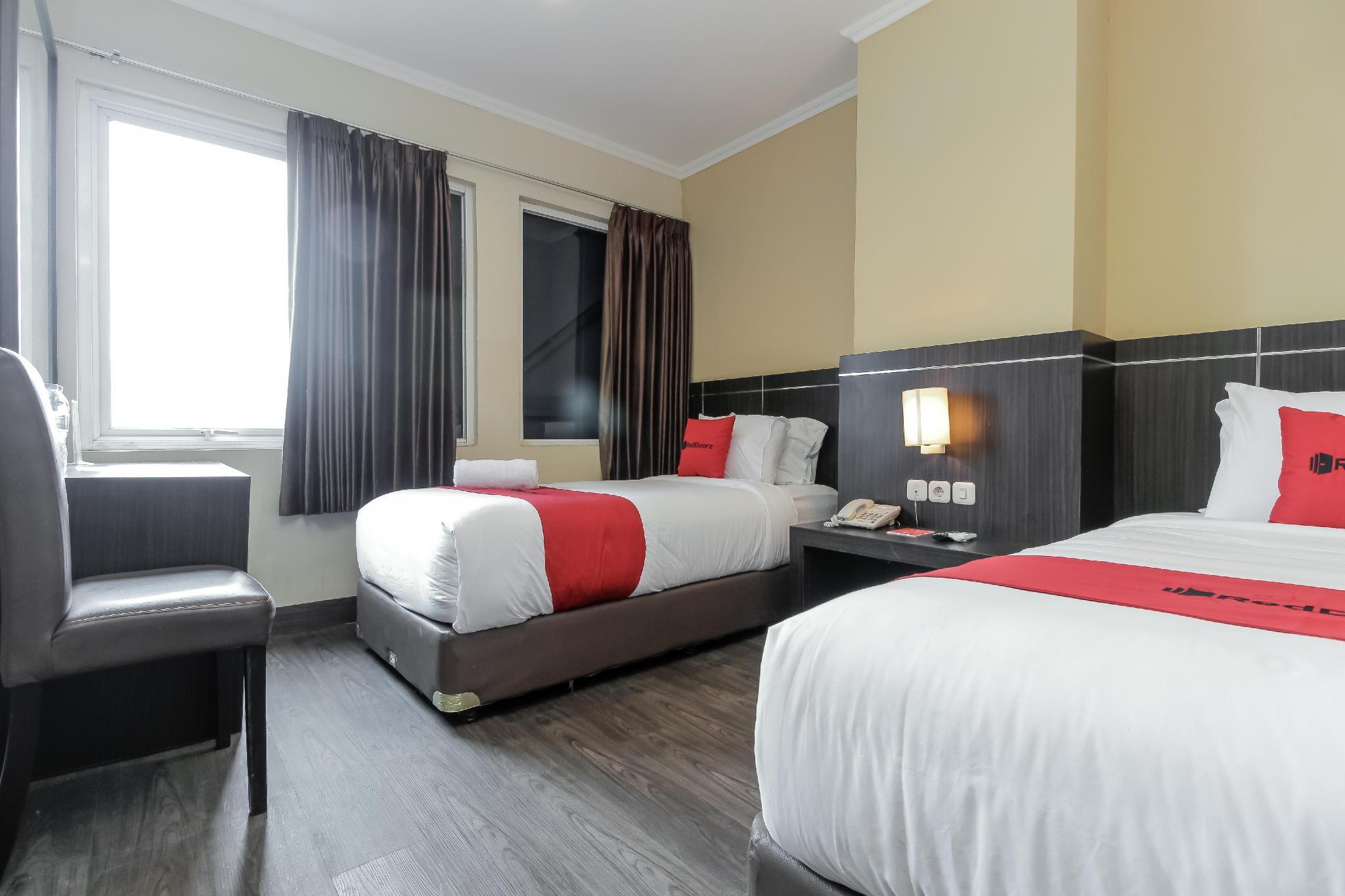 Reddoorz Plus @ Thamrin Yakarta Exterior foto