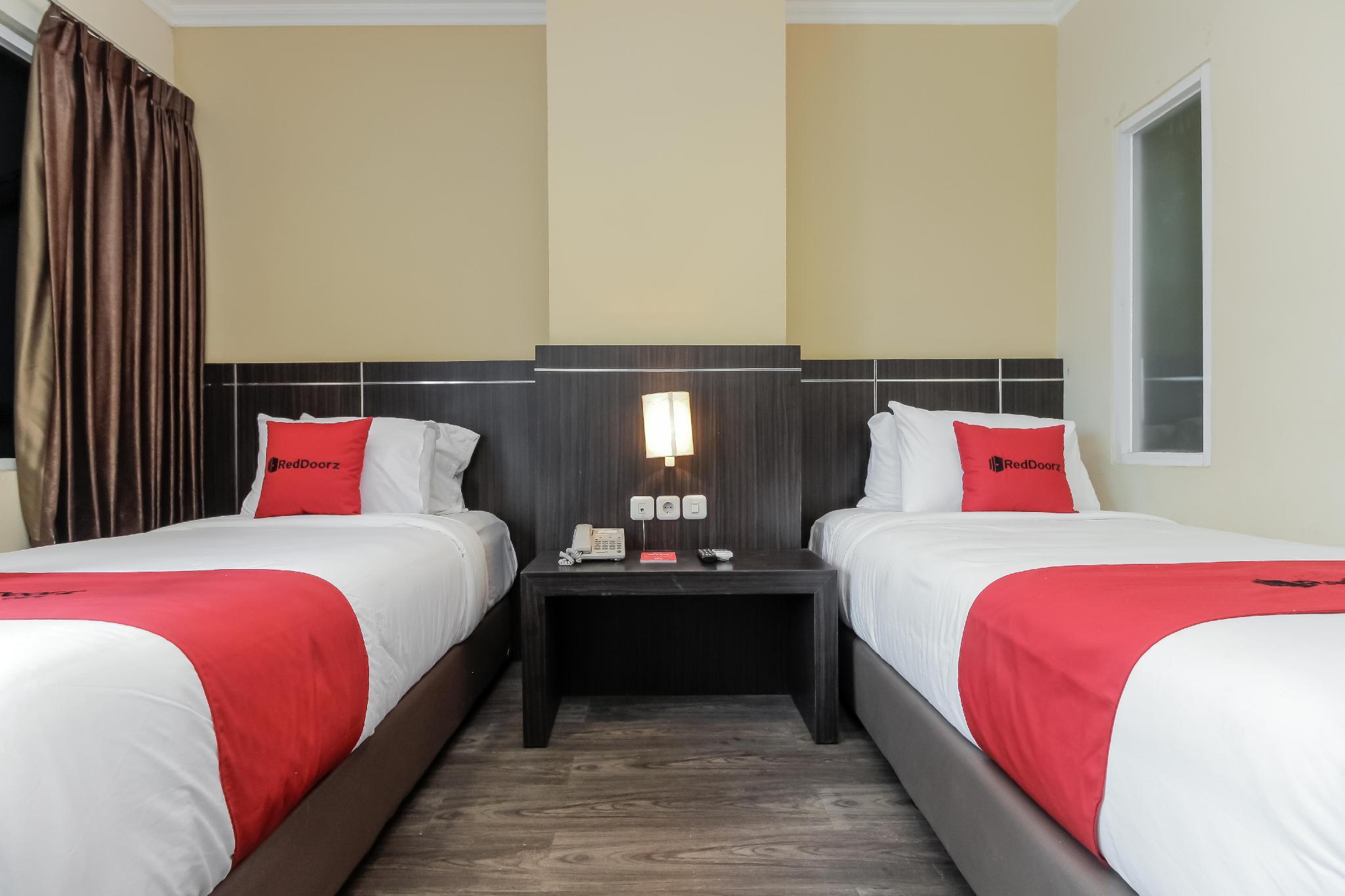 Reddoorz Plus @ Thamrin Yakarta Exterior foto