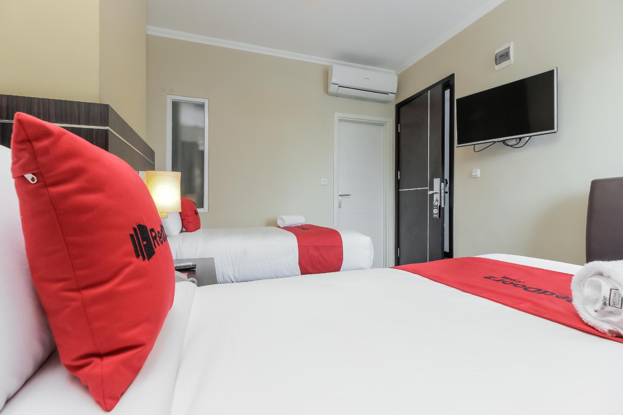Reddoorz Plus @ Thamrin Yakarta Exterior foto