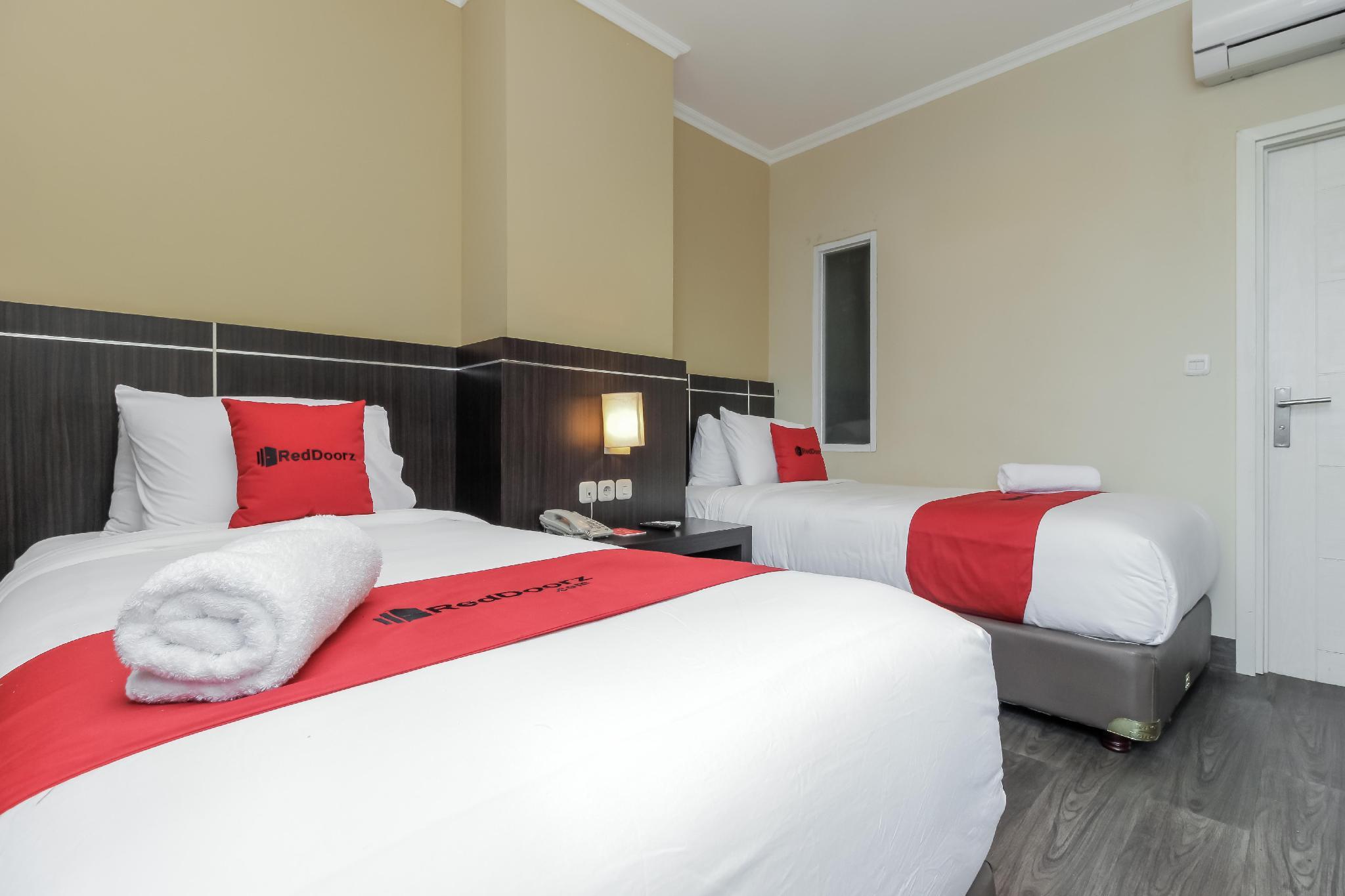 Reddoorz Plus @ Thamrin Yakarta Exterior foto