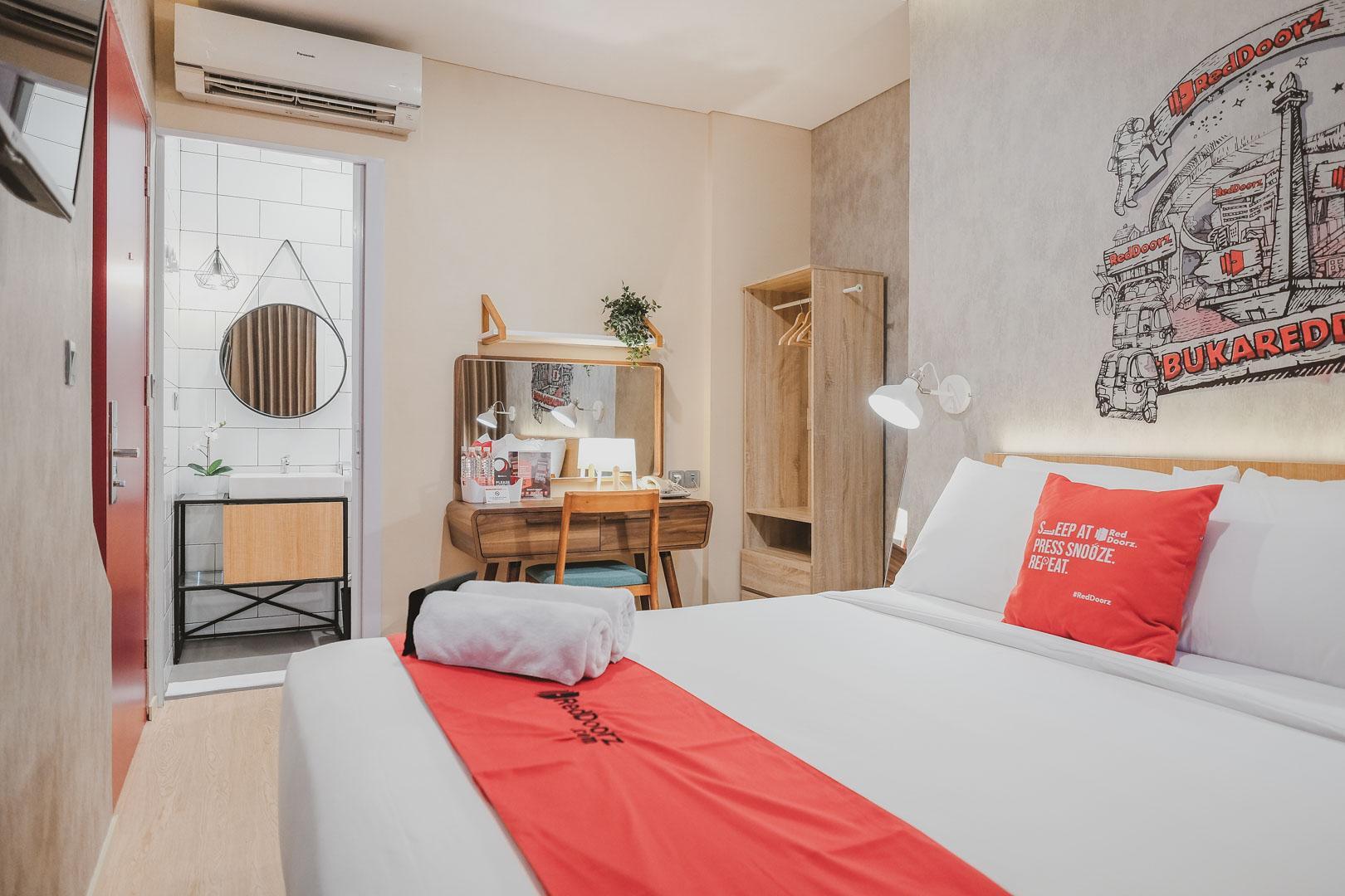 Reddoorz Plus @ Thamrin Yakarta Exterior foto