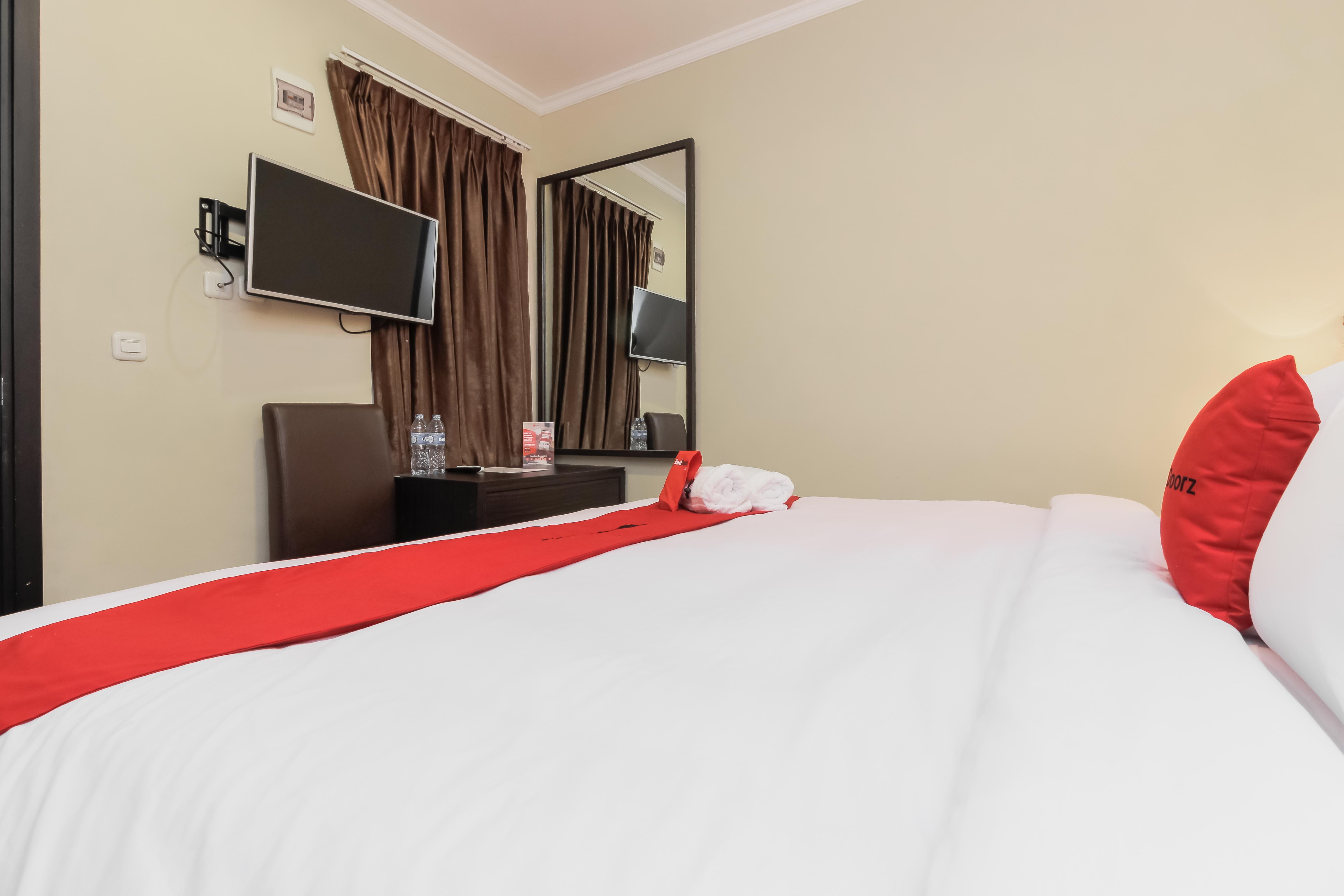 Reddoorz Plus @ Thamrin Yakarta Exterior foto
