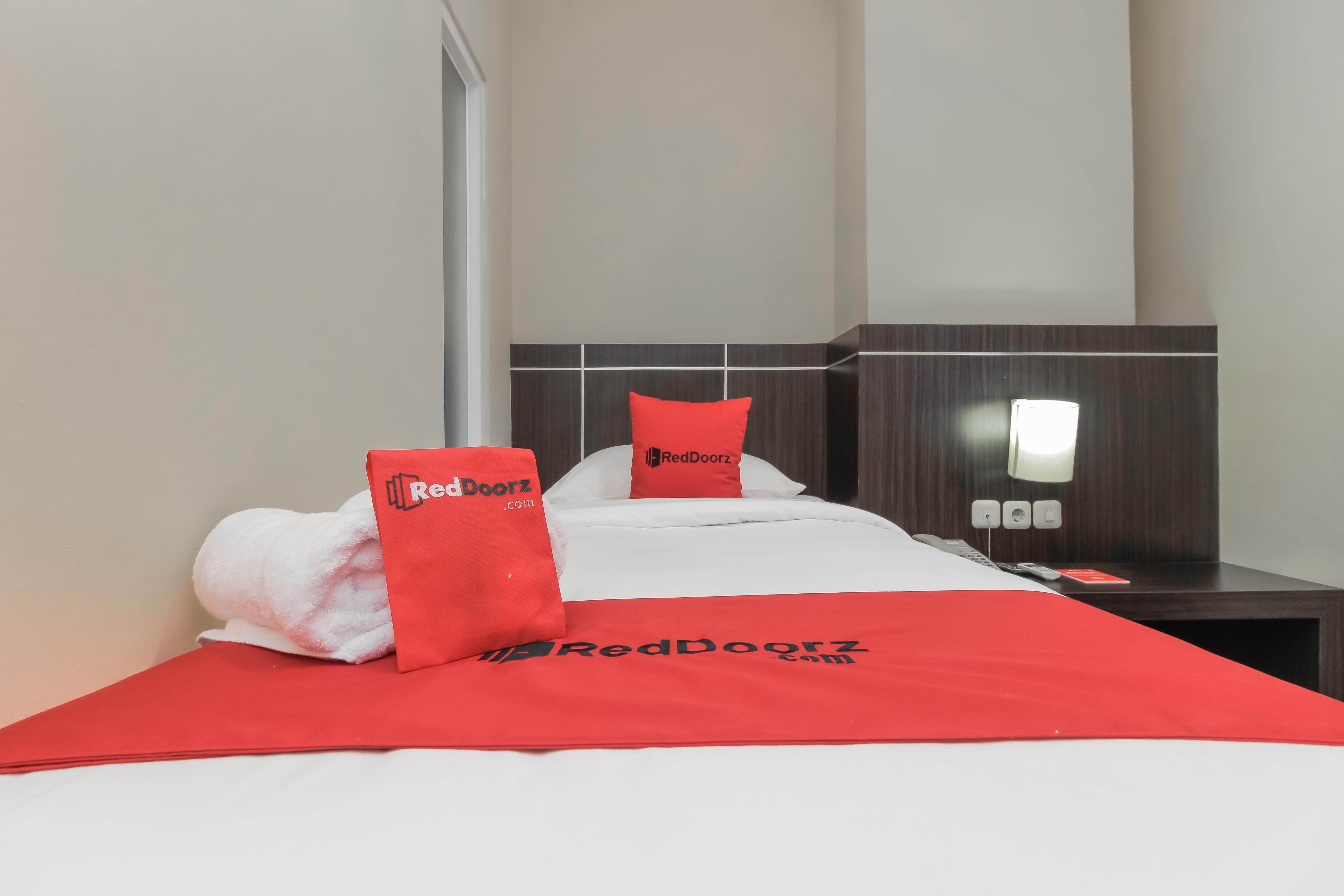 Reddoorz Plus @ Thamrin Yakarta Exterior foto