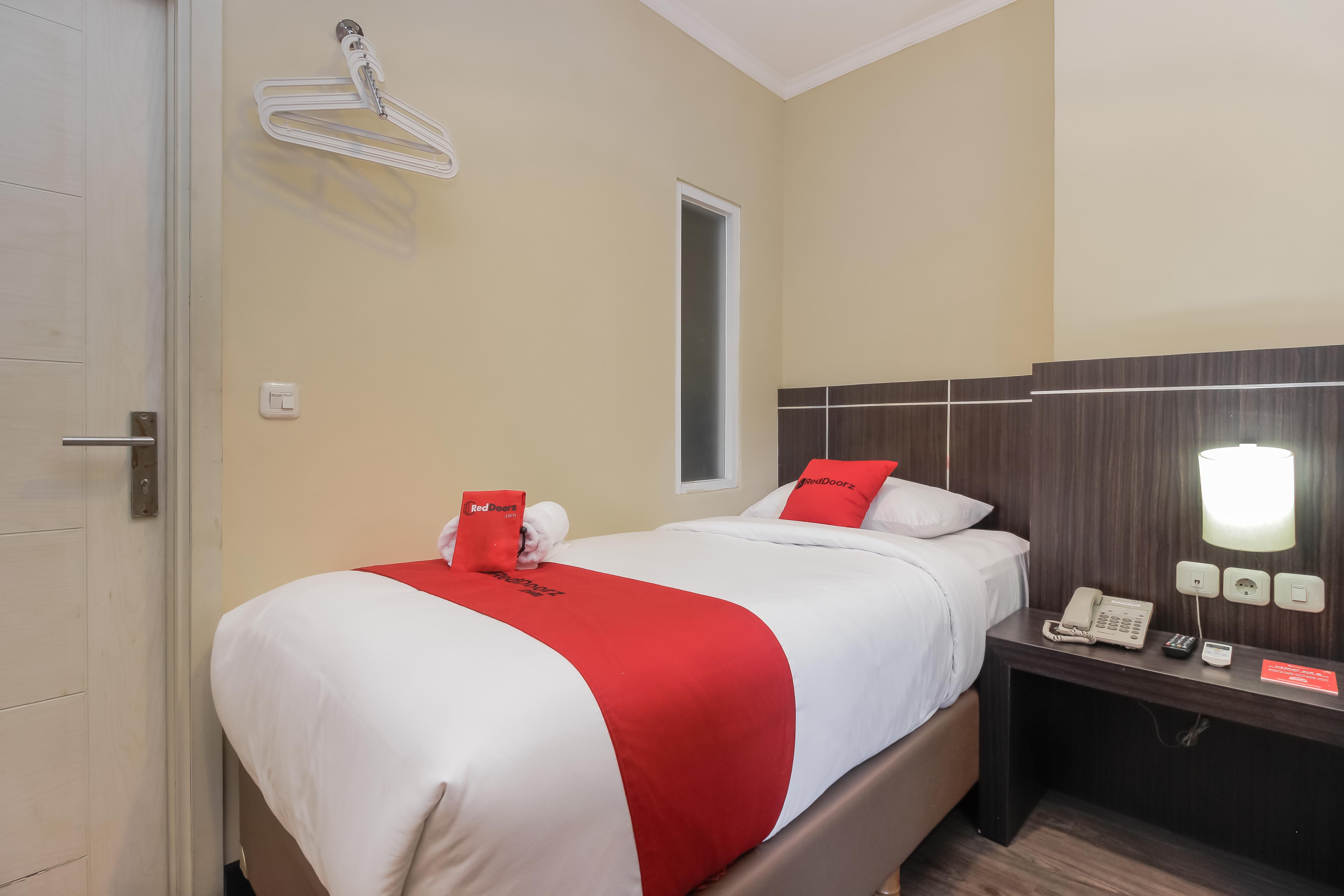 Reddoorz Plus @ Thamrin Yakarta Exterior foto