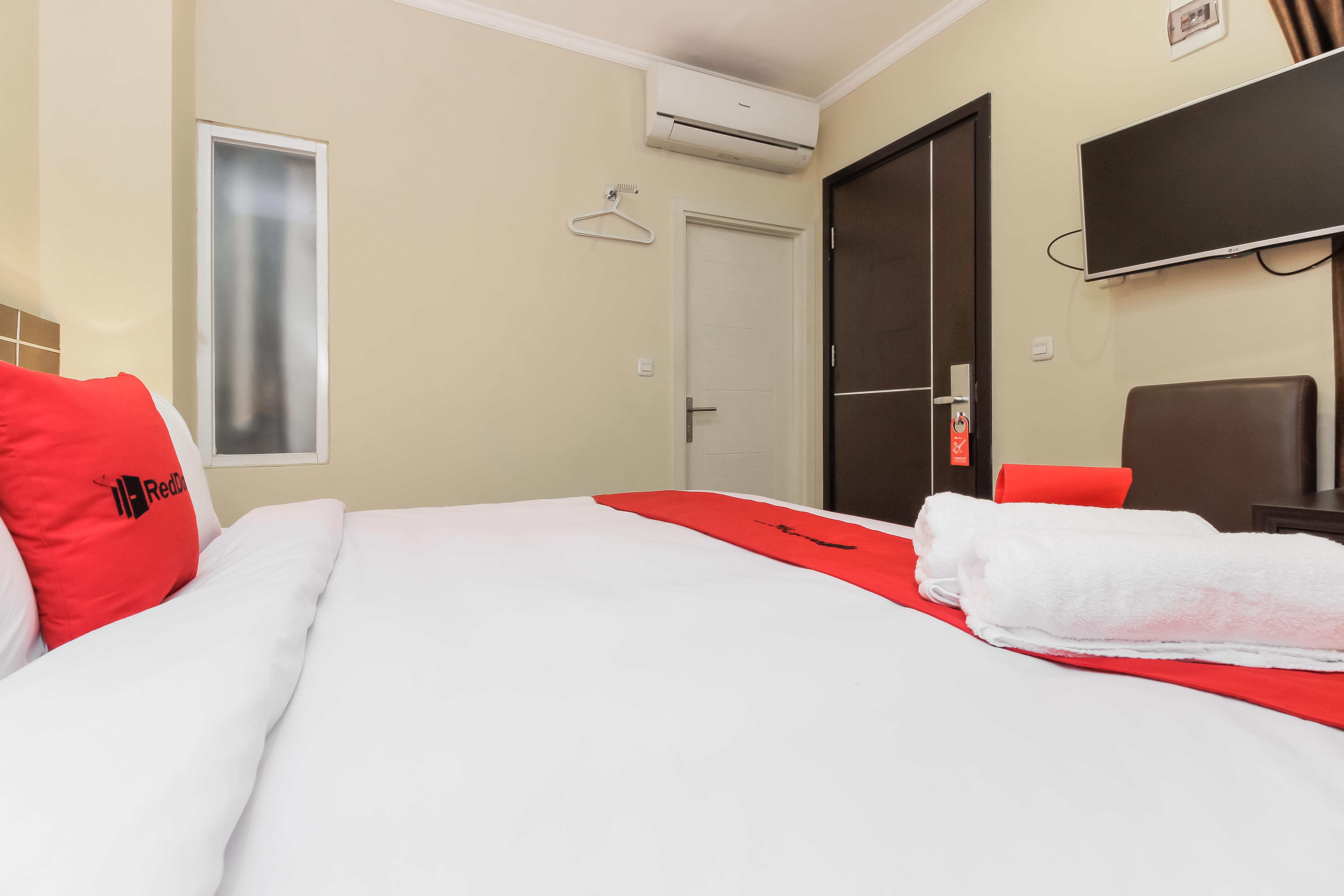 Reddoorz Plus @ Thamrin Yakarta Exterior foto