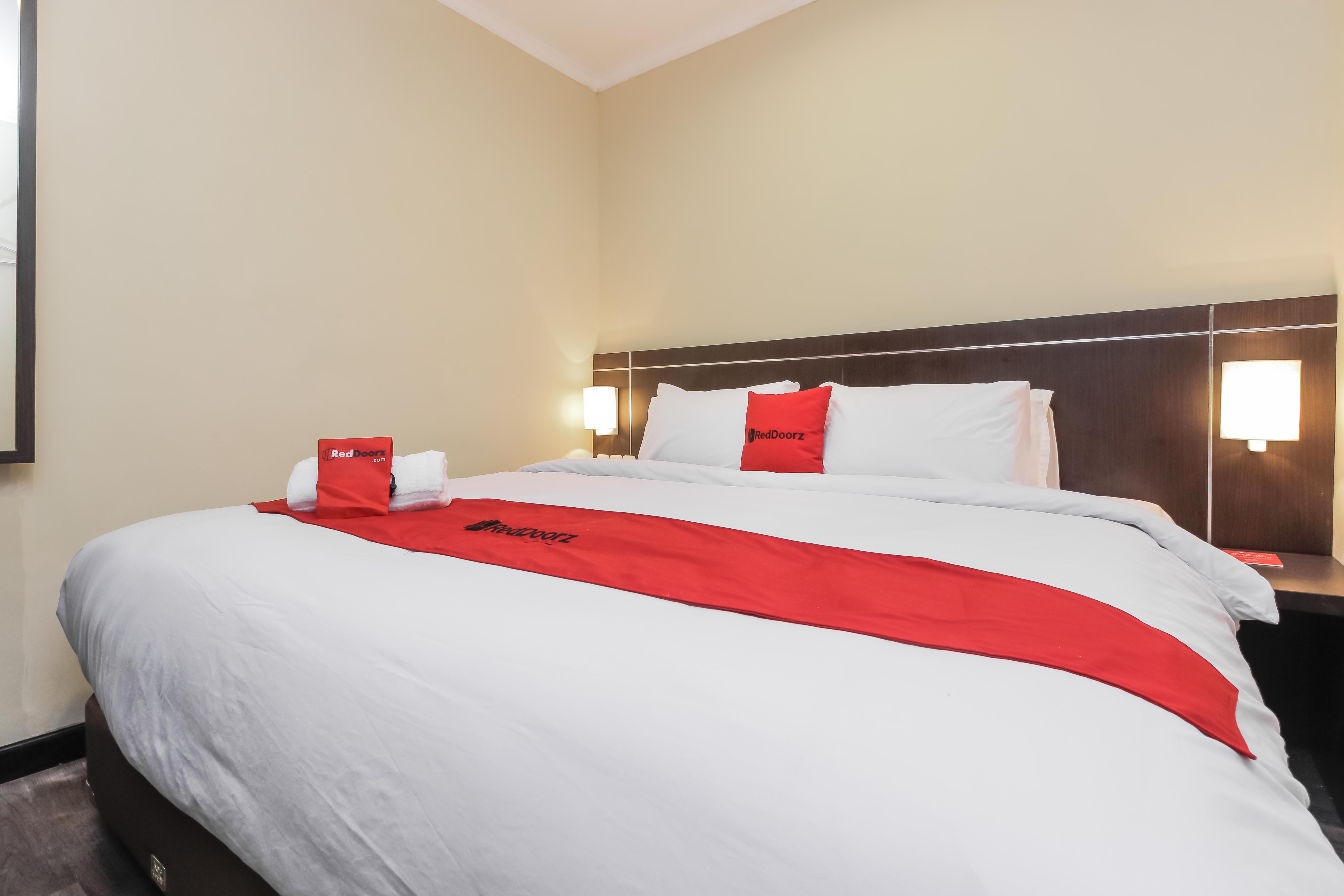 Reddoorz Plus @ Thamrin Yakarta Exterior foto