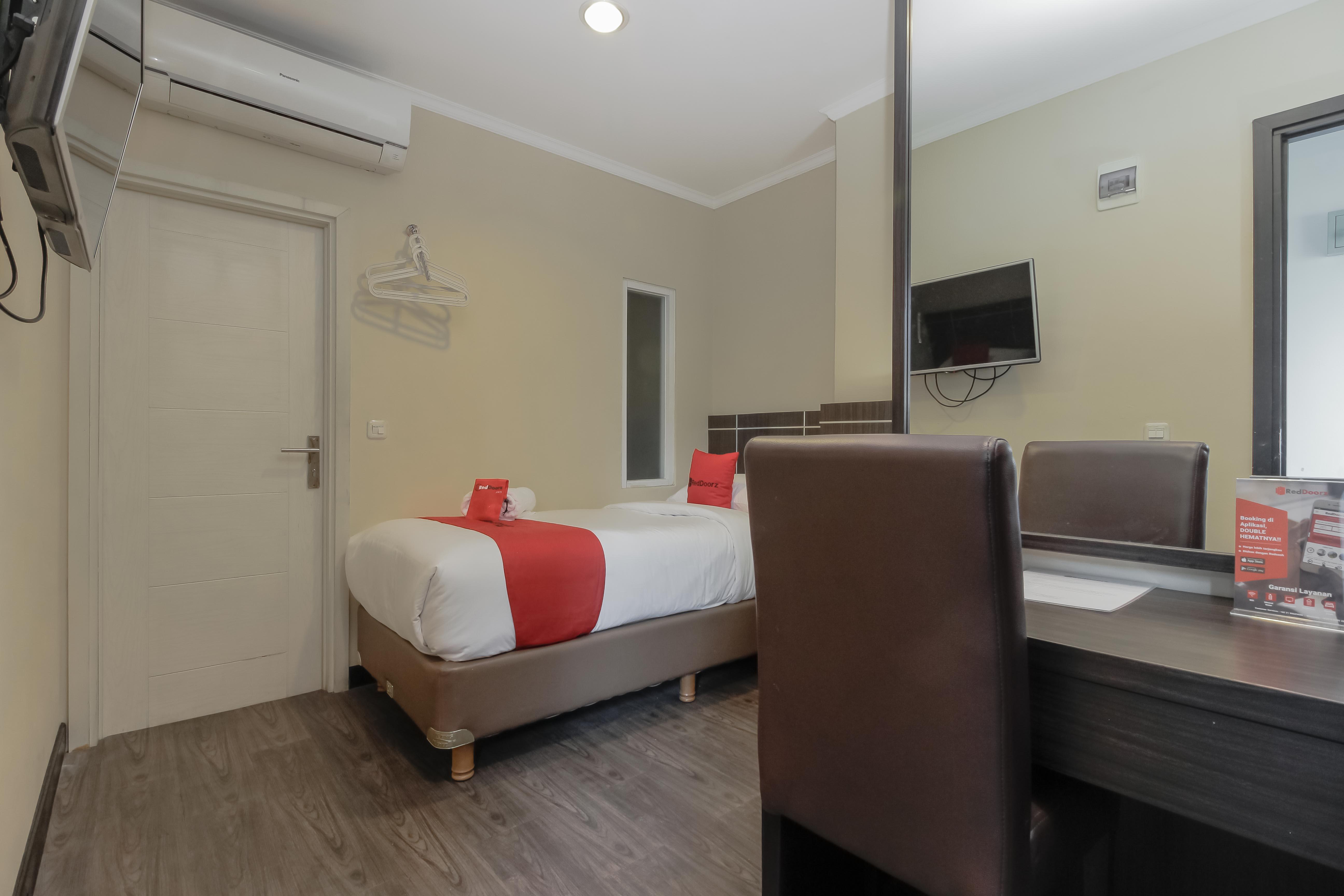 Reddoorz Plus @ Thamrin Yakarta Exterior foto