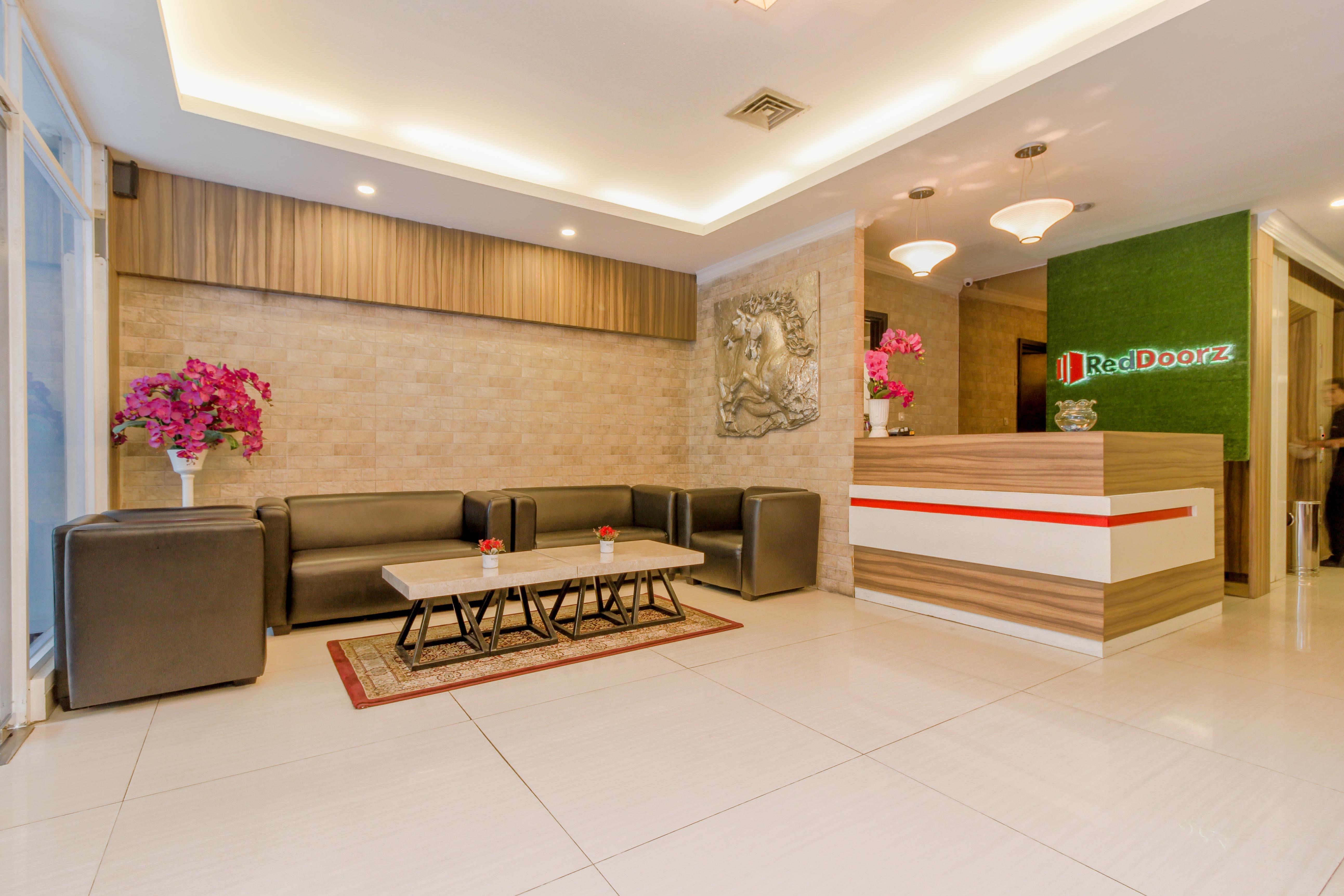 Reddoorz Plus @ Thamrin Yakarta Exterior foto