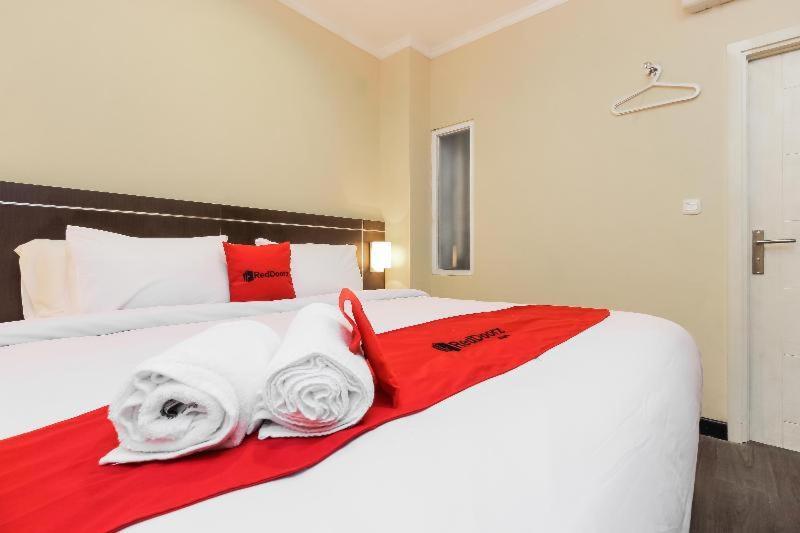 Reddoorz Plus @ Thamrin Yakarta Habitación foto