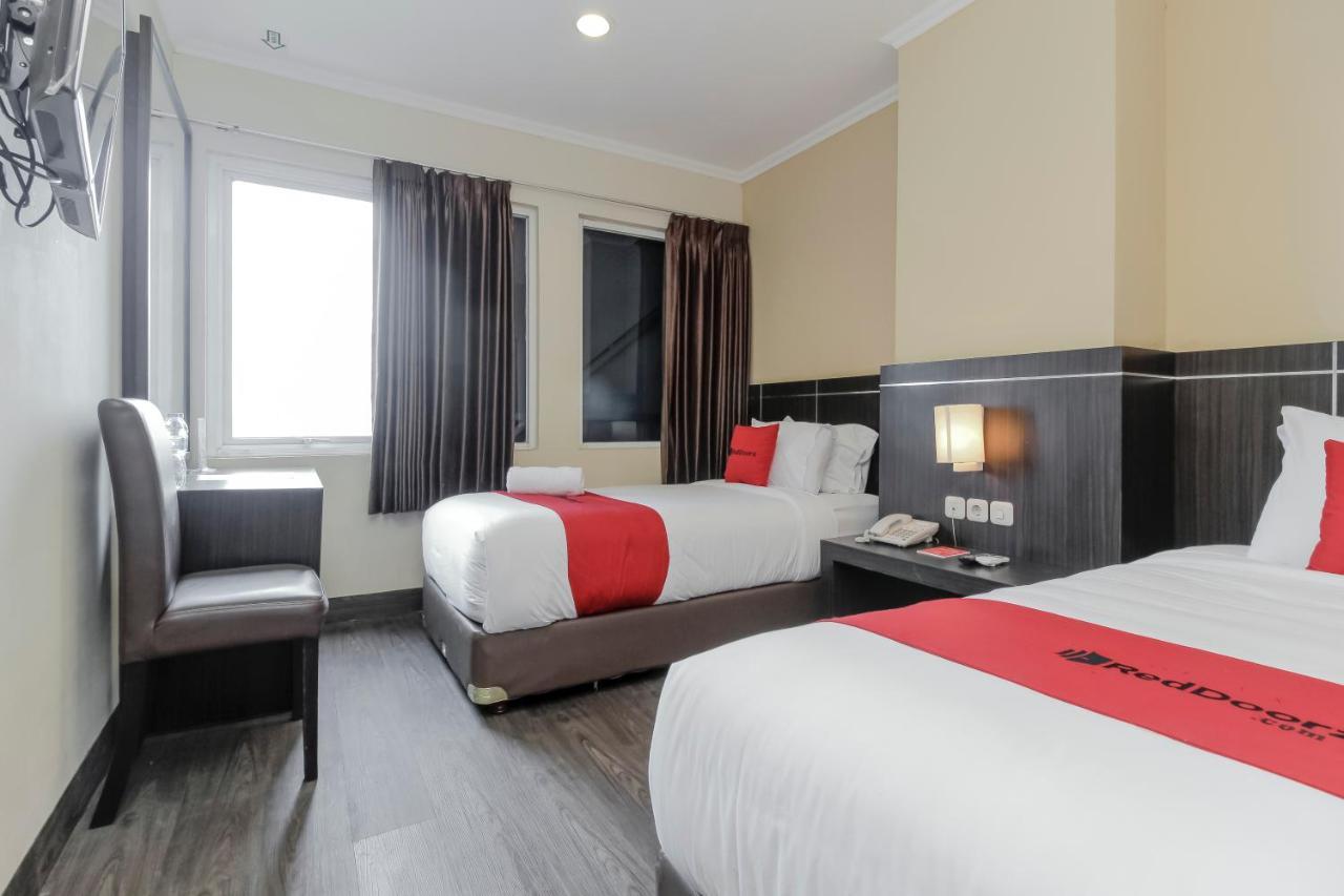 Reddoorz Plus @ Thamrin Yakarta Exterior foto