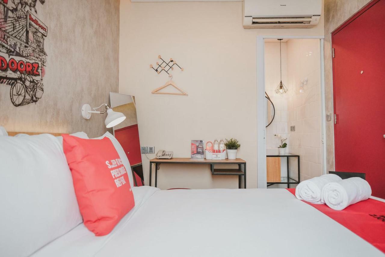 Reddoorz Plus @ Thamrin Yakarta Exterior foto