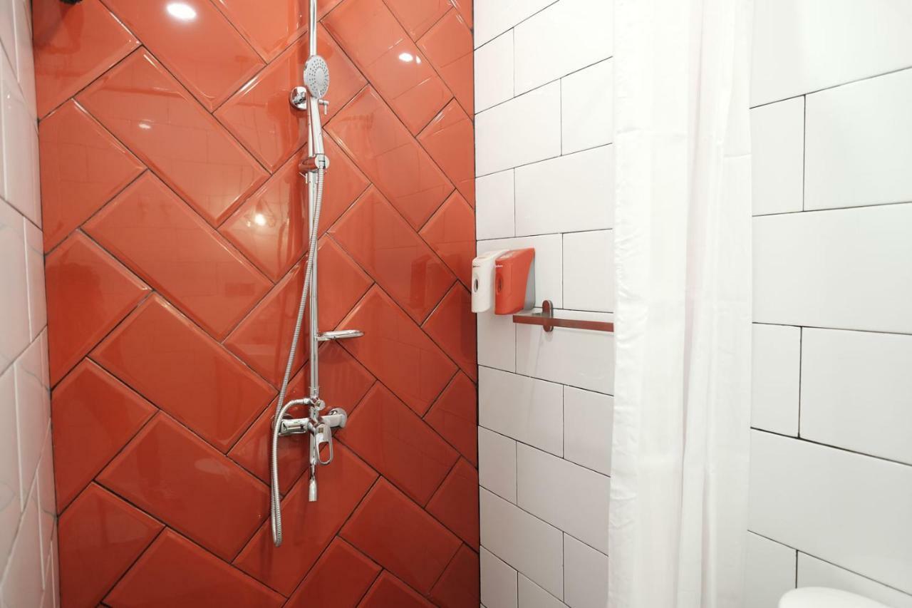Reddoorz Plus @ Thamrin Yakarta Exterior foto
