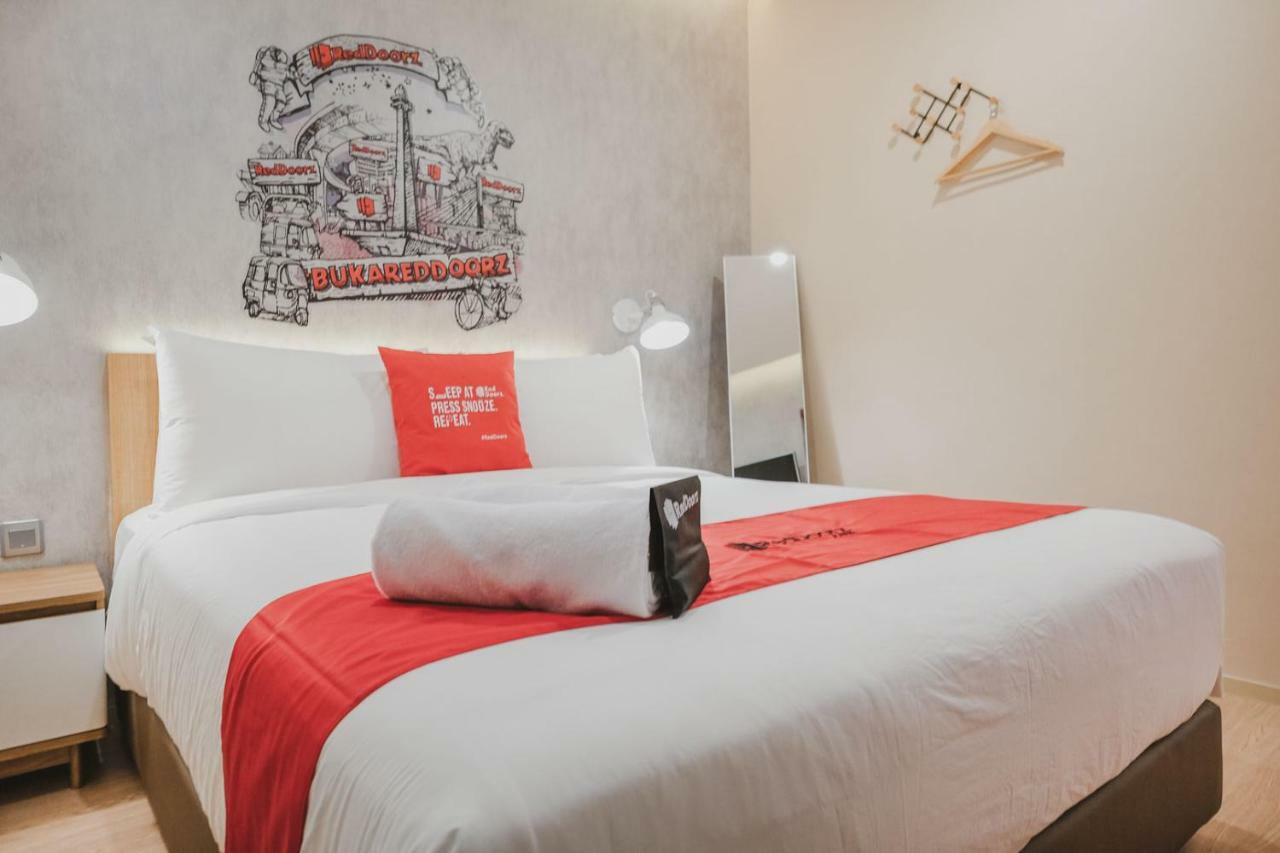 Reddoorz Plus @ Thamrin Yakarta Exterior foto