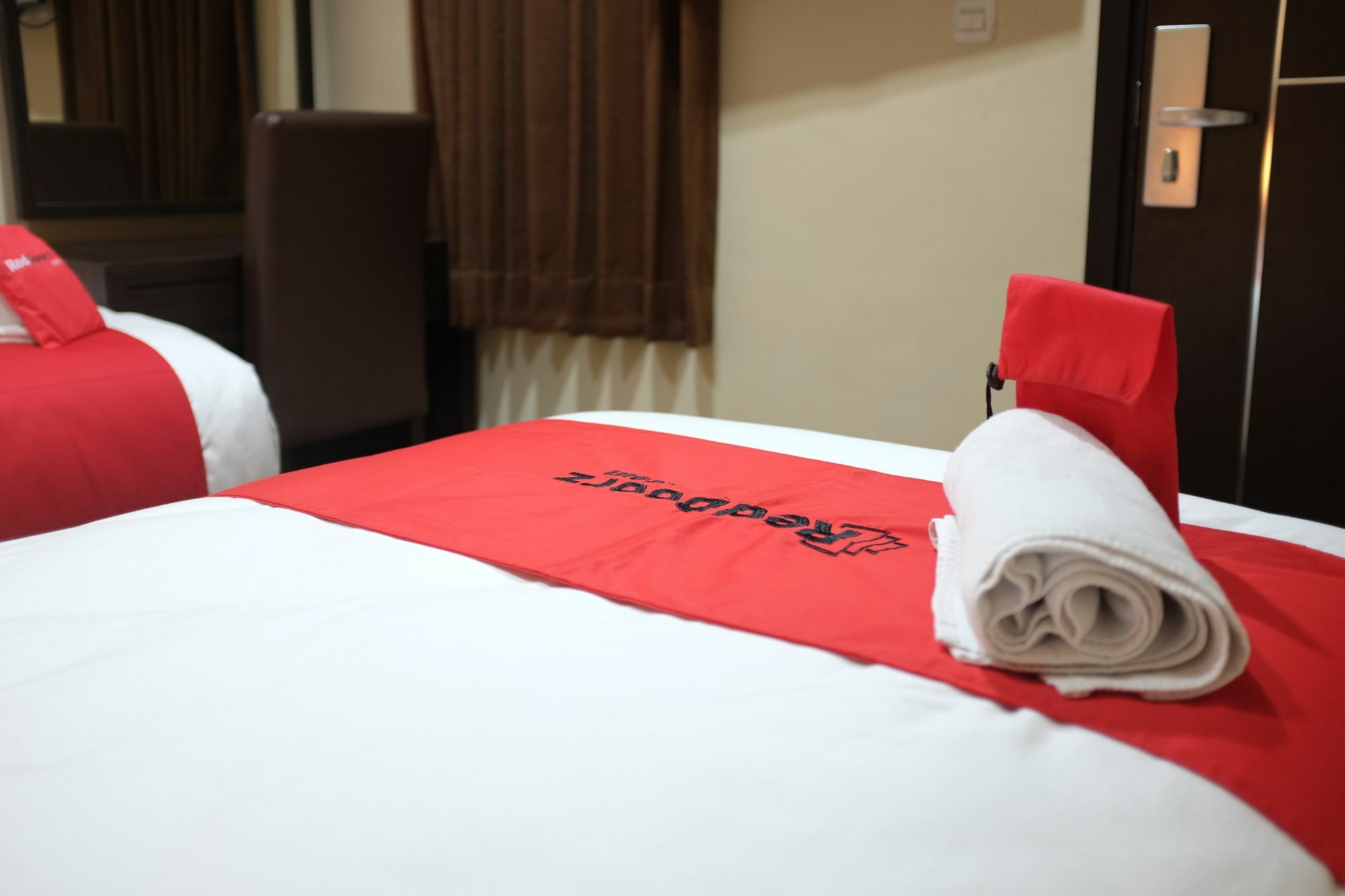 Reddoorz Plus @ Thamrin Yakarta Exterior foto