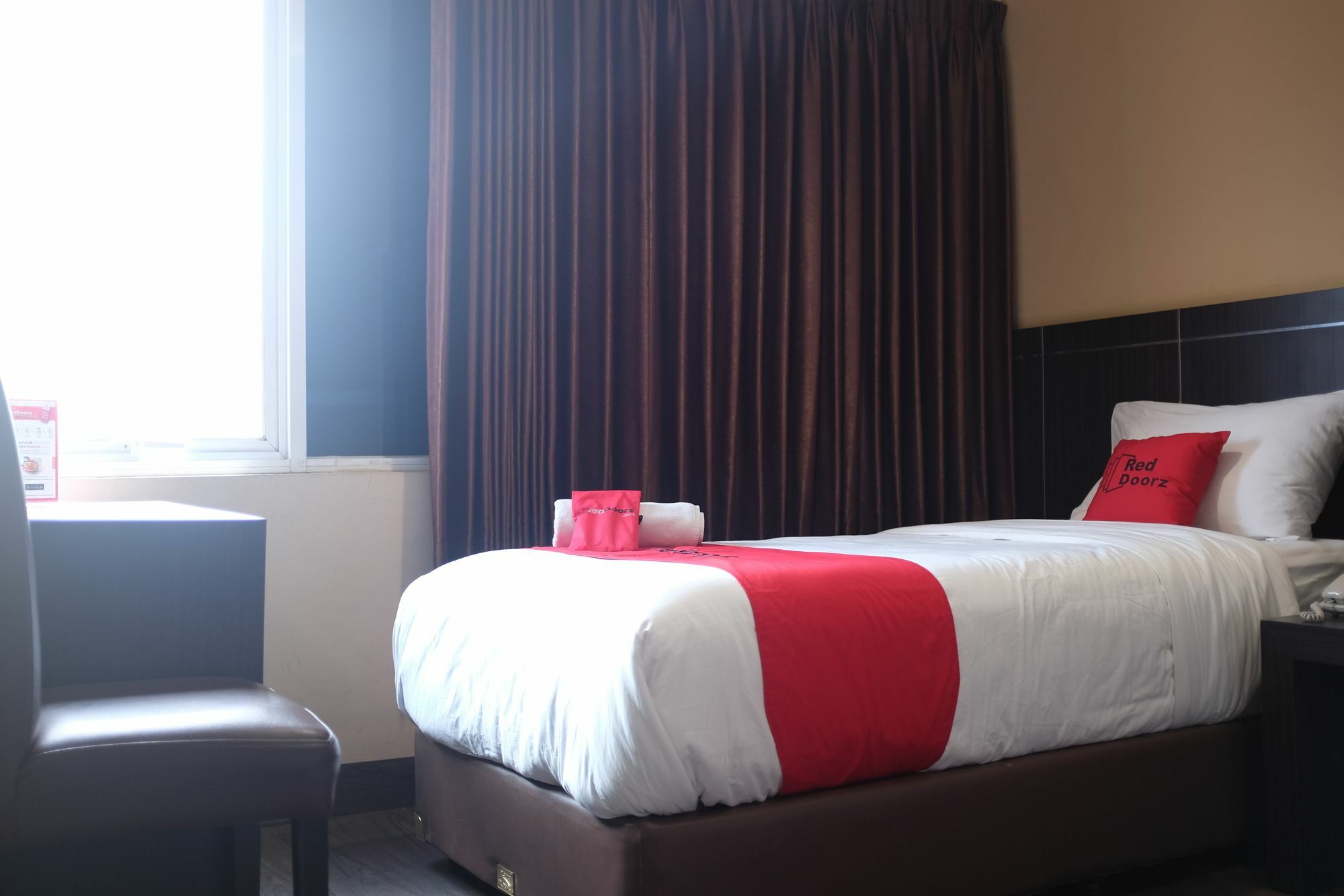 Reddoorz Plus @ Thamrin Yakarta Exterior foto