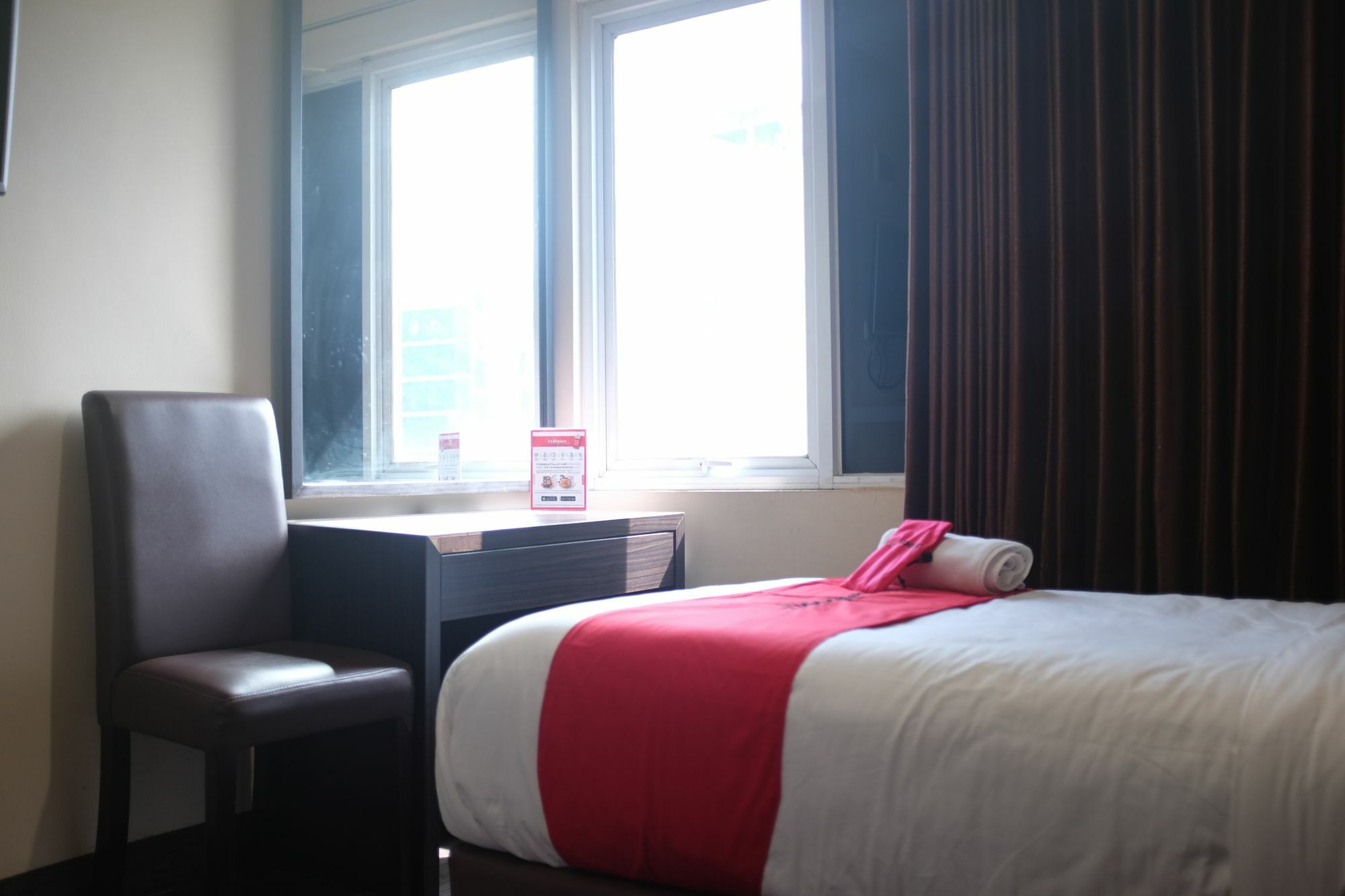 Reddoorz Plus @ Thamrin Yakarta Exterior foto